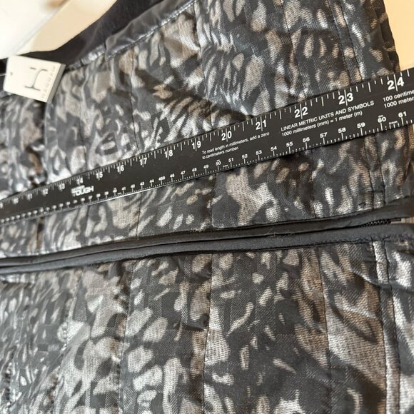 Hannah Womens Fashion Vest Size S Sleeveless Black Gray Cheetah Print Zip Up - Picture 9 of 13